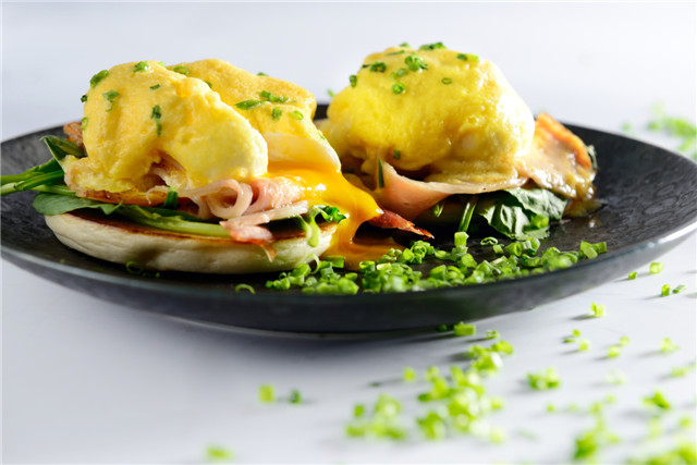 1493255666573088793.jpg Eggs benedict.jpg