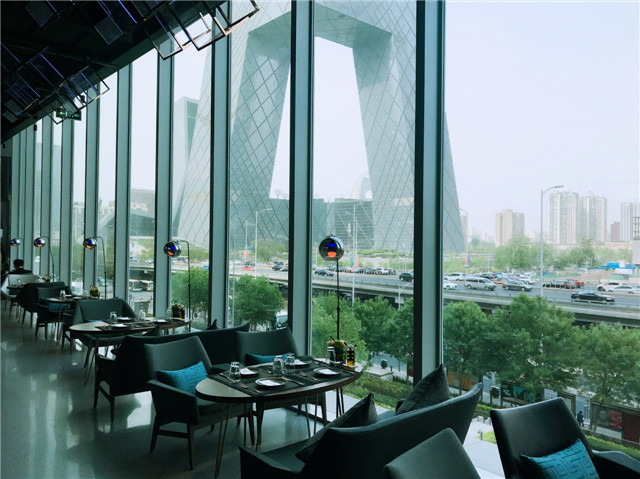 1493306301754014104.jpg 餐厅落地窗风景Environment.jpg