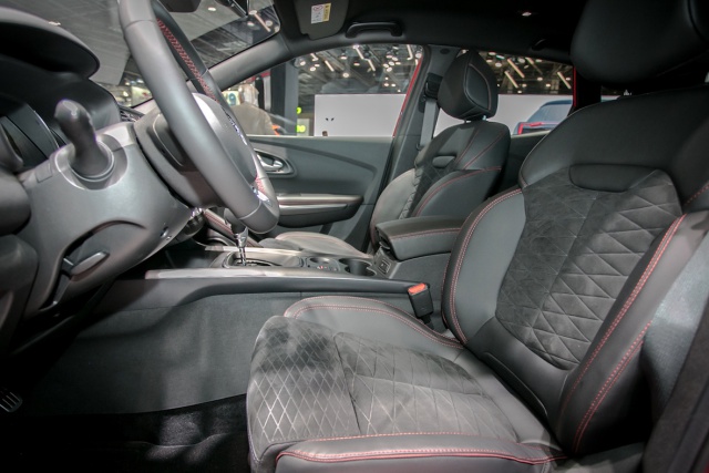 1539950359383020711.jpg batch_雷诺(Renault)科雷嘉 Black Edition选用Alcantara打造其内饰.jpg