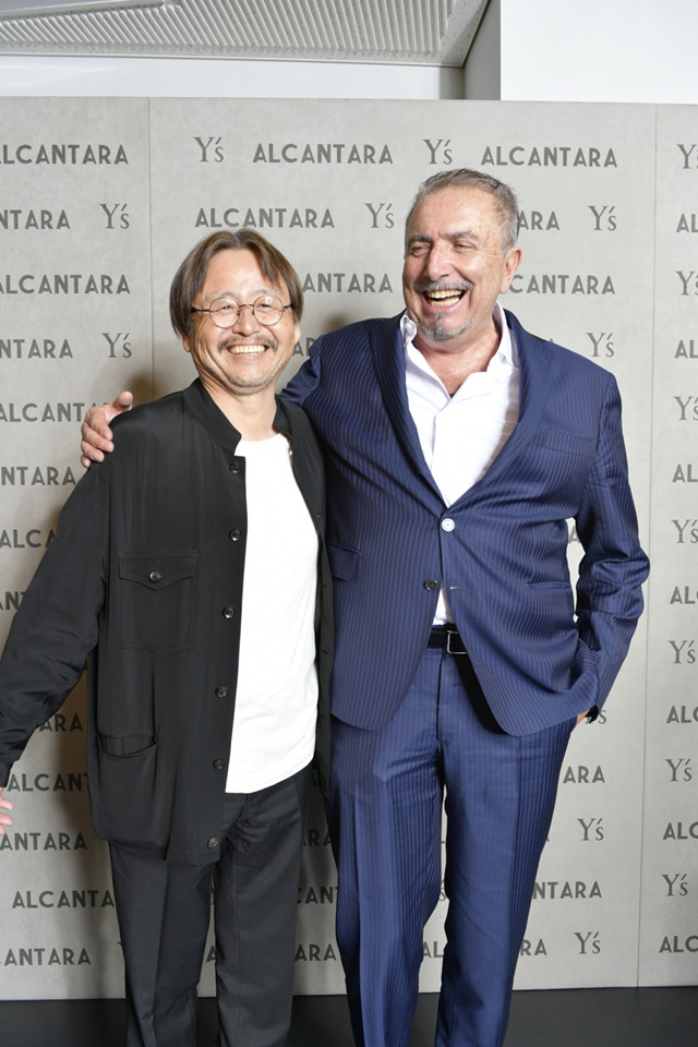 1559125384600068624.jpg Alcantara董事长兼首席执行官Andrea Boragno与Y’s董事长Yoshihiro Henmi_副本.jpg